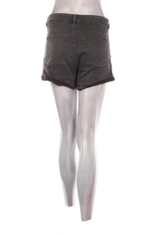 Дамски къс панталон H&M Divided, Размер M, Цвят Сив, Цена 6,13 €