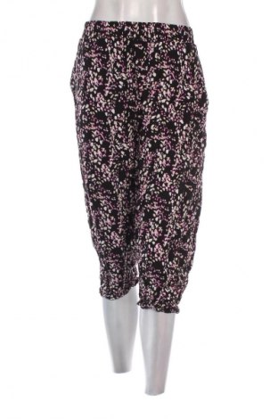 Γυναικείο κοντό παντελόνι Janina, Μέγεθος 3XL, Χρώμα Πολύχρωμο, Τιμή 9,70 €