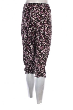 Γυναικείο κοντό παντελόνι Janina, Μέγεθος 3XL, Χρώμα Πολύχρωμο, Τιμή 9,70 €