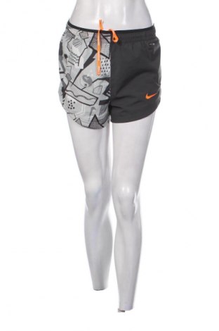 Damskie szorty Nike, Rozmiar S, Kolor Kolorowy, Cena 93,00 zł