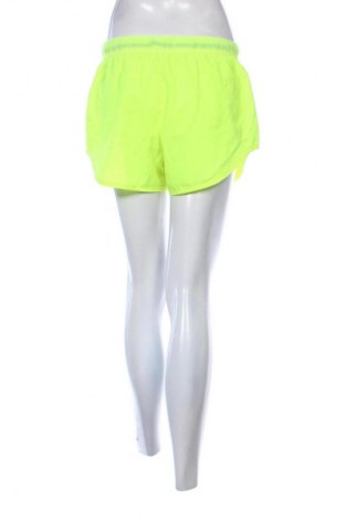 Γυναικείο κοντό παντελόνι Nike, Μέγεθος M, Χρώμα Πράσινο, Τιμή 15,99 €