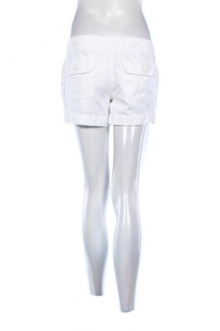 Γυναικείο κοντό παντελόνι Papaya, Μέγεθος M, Χρώμα Λευκό, Τιμή 10,00 €