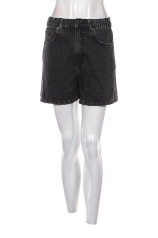 Дамски къс панталон Pull&Bear, Размер S, Цвят Черен, Цена 7,15 €