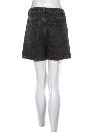 Дамски къс панталон Pull&Bear, Размер S, Цвят Черен, Цена 7,15 €