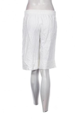 Дамски къс панталон Pull&Bear, Размер S, Цвят Бял, Цена 4,60 €