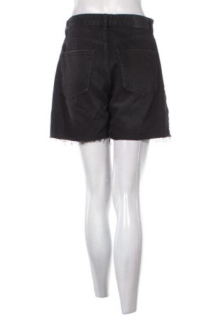 Γυναικείο κοντό παντελόνι Pull&Bear, Μέγεθος M, Χρώμα Μαύρο, Τιμή 9,70 €