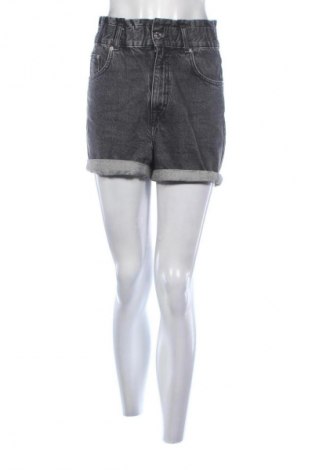 Damen Shorts Pull&Bear, Größe S, Farbe Grau, Preis 10,00 €