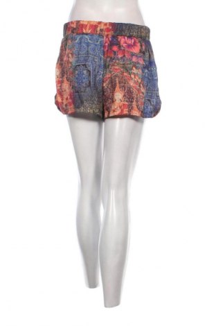 Dámské kraťasy  Stradivarius, Velikost L, Barva Vícebarevné, Cena  275,00 Kč