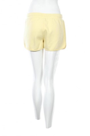 Дамски къс панталон Umbro, Размер L, Цвят Жълт, Цена 10,00 €