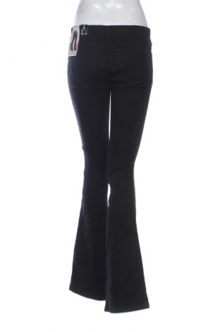 Damenhose Bershka, Größe L, Farbe Schwarz, Preis 24,00 €