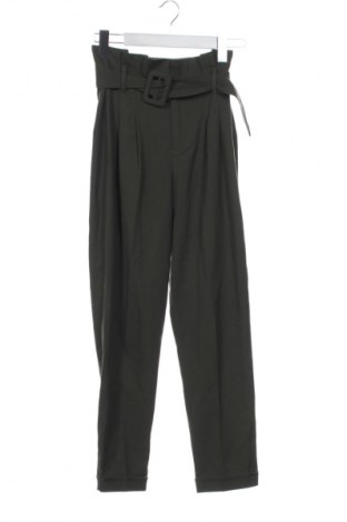 Дамски панталон Bershka, Размер XS, Цвят Зелен, Цена 15,00 €