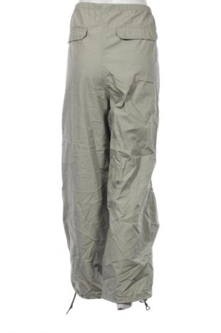 Дамски панталон H&M Divided, Размер 3XL, Цвят Зелен, Цена 8,18 €