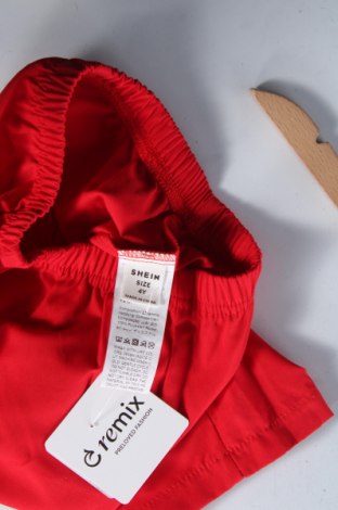 Kinder Shorts SHEIN, Größe 3-4y/ 104-110 cm, Farbe Rot, Preis 7,10 €