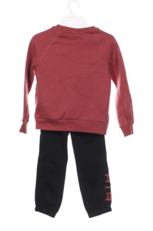 Dětský komplet  Nike, Velikost 4-5y/ 110-116 cm, Barva Vícebarevné, Cena  1 429,00 Kč