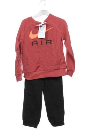 Kinder - Set Nike, Größe 3-4y/ 104-110 cm, Farbe Mehrfarbig, Preis € 62,99