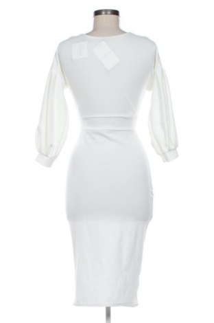 Φόρεμα Femme Luxe, Μέγεθος M, Χρώμα Εκρού, Τιμή 16,99 €