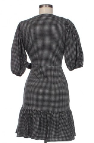 Sukienka Guess, Rozmiar M, Kolor Kolorowy, Cena 157,99 zł