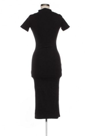 Rochie Pull&Bear, Mărime M, Culoare Negru, Preț 104,10 Lei