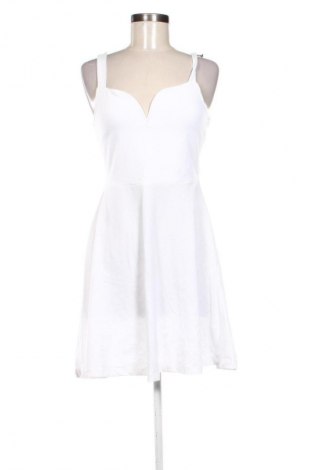 Kleid Terranova, Größe M, Farbe Weiß, Preis 32,00 €