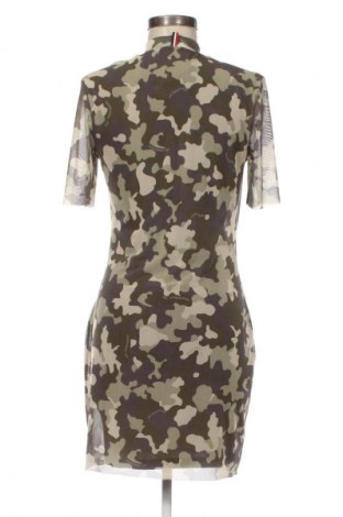 Šaty  Tommy Jeans, Velikost M, Barva Vícebarevné, Cena  717,00 Kč