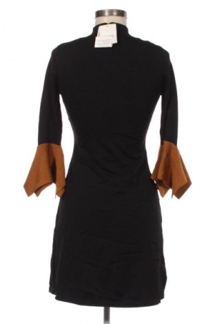 Ruha Urban Revivo, Méret M, Szín Fekete, Ár 5 239 Ft