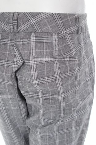 Дамски панталон Dockers, Размер M, Цвят Сив, Цена 17,85 лв.