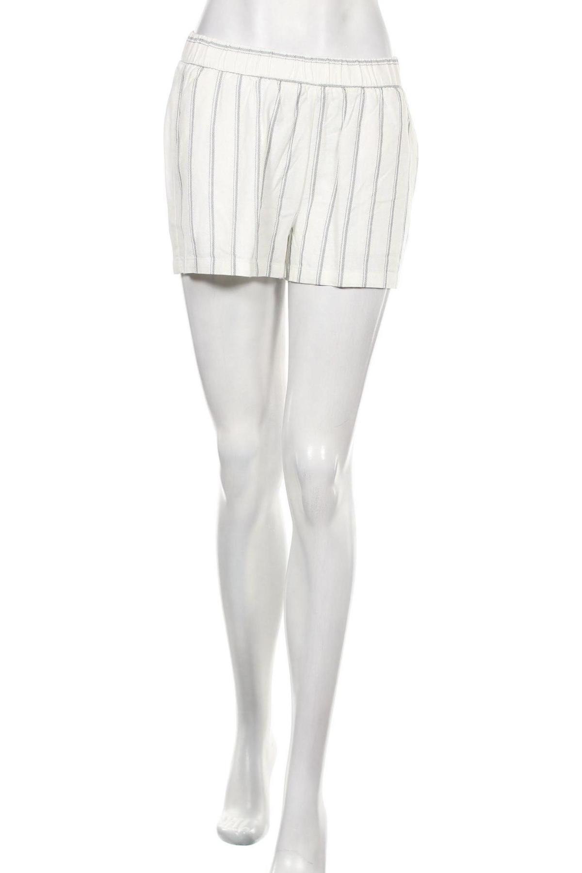Дамски къс панталон Vero Moda, Размер M, Цвят Бял, Цена 35,40 лв.