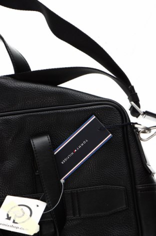 Чанта за лаптоп Tommy Hilfiger, Цвят Черен, Цена 339,00 лв.