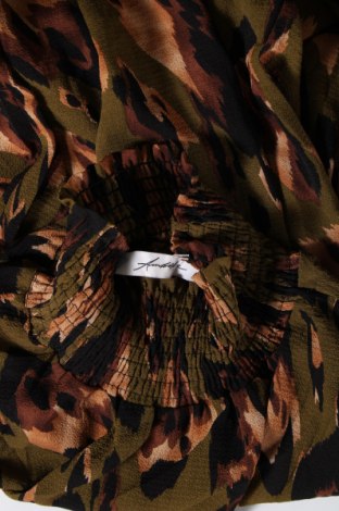 Γυναικεία μπλούζα Ambika, Μέγεθος S, Χρώμα Πολύχρωμο, Τιμή 2,23 €