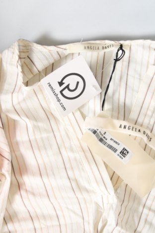 Γυναικεία μπλούζα Angela Davis, Μέγεθος S, Χρώμα  Μπέζ, Τιμή 6,31 €
