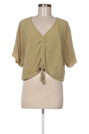 Дамска блуза Bershka, Размер L, Цвят Зелен, Цена 15,12 лв.