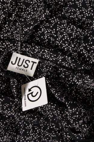 Γυναικεία μπλούζα Just Female, Μέγεθος M, Χρώμα Μαύρο, Τιμή 4,21 €
