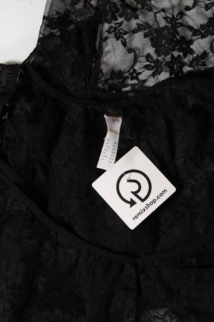 Γυναικεία μπλούζα Petite Fleur, Μέγεθος S, Χρώμα Μαύρο, Τιμή 5,57 €