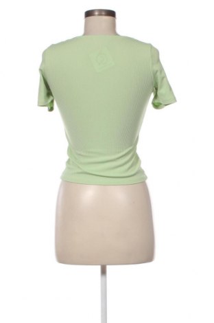 Дамска блуза Pull&Bear, Размер M, Цвят Зелен, Цена 18,82 лв.