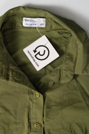 Дамска риза Bershka, Размер M, Цвят Зелен, Цена 25,00 лв.
