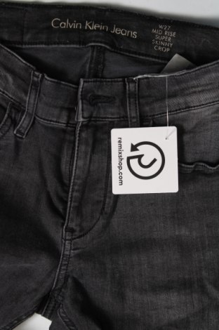 Damskie jeansy Calvin Klein Jeans, Rozmiar S, Kolor Czarny, Cena 257,93 zł