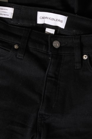 Damskie jeansy Calvin Klein Jeans, Rozmiar S, Kolor Czarny, Cena 362,50 zł