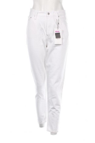 Дамски дънки Calvin Klein Jeans, Размер M, Цвят Бял, Цена 81,60 лв.
