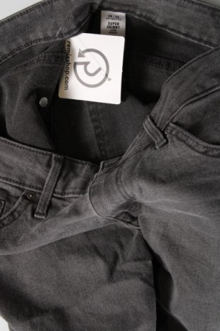 Damen Jeans H&M, Größe M, Farbe Grau, Preis 4,84 €