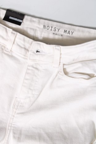 Damen Jeans Noisy May, Größe M, Farbe Weiß, Preis 7,82 €