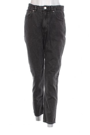 Γυναικείο Τζίν Pull&Bear, Μέγεθος M, Χρώμα Γκρί, Τιμή 5,56 €