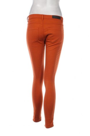 Дамски дънки Sisley, Размер S, Цвят Оранжев, Цена 29,21 лв.