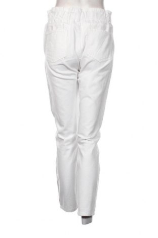 Γυναικείο Τζίν Trendyol, Μέγεθος M, Χρώμα Λευκό, Τιμή 9,87 €