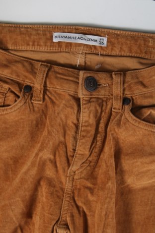 Дамски джинси Silvian Heach, Размер XS, Цвят Кафяв, Цена 9,80 лв.