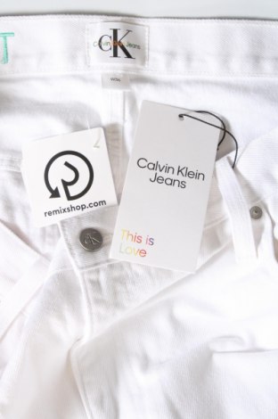 Дамски къс панталон Calvin Klein Jeans, Размер XXL, Цвят Бял, Цена 71,94 лв.