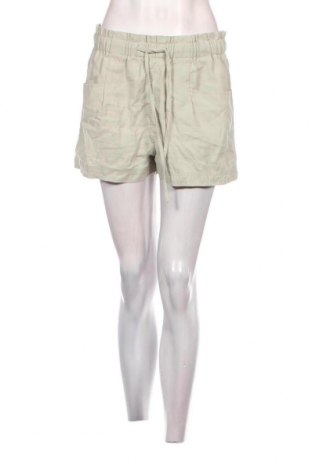 Дамски къс панталон Pull&Bear, Размер M, Цвят Зелен, Цена 10,26 лв.