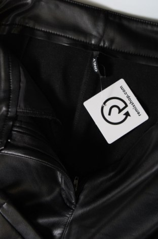 Γυναικείο παντελόνι δερμάτινο ONLY, Μέγεθος XS, Χρώμα Μαύρο, Τιμή 10,23 €