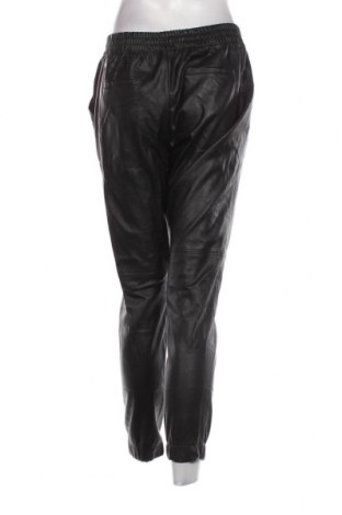 Γυναικείο παντελόνι δερμάτινο Piazza Italia, Μέγεθος XL, Χρώμα Μαύρο, Τιμή 17,94 €