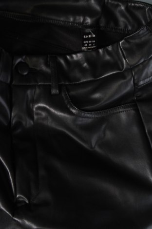 Γυναικείο παντελόνι δερμάτινο SHEIN, Μέγεθος XS, Χρώμα Μαύρο, Τιμή 7,71 €