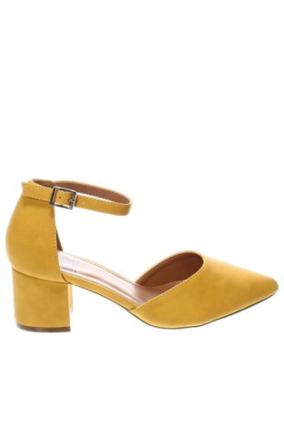 Дамски обувки Xti, Размер 37, Цвят Жълт, Цена 54,06 лв.